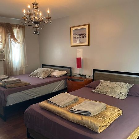 Self Service Small Breakfast, 2 Double Beds Private Room Монреал Екстериор снимка