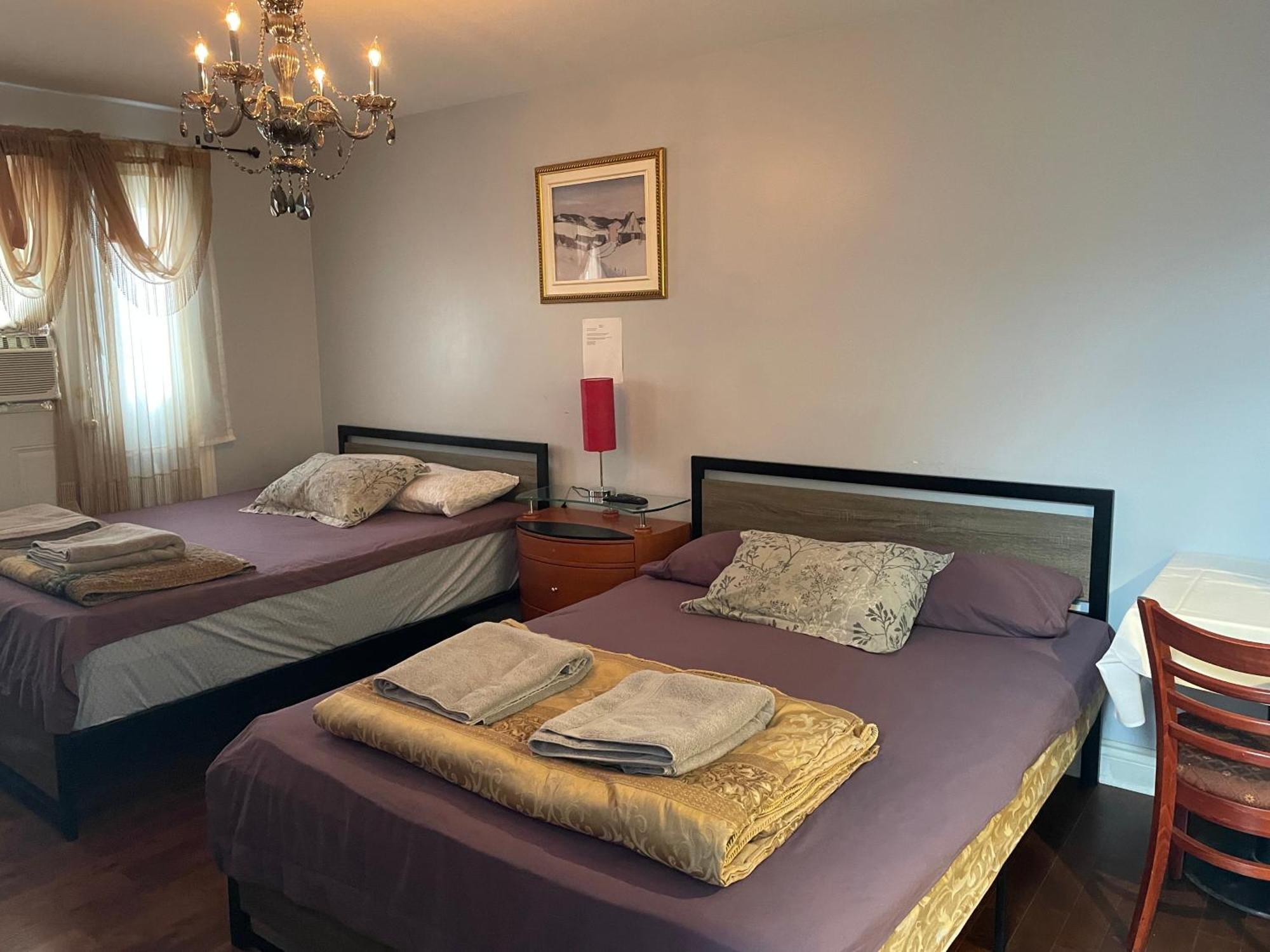 Self Service Small Breakfast, 2 Double Beds Private Room Монреал Екстериор снимка