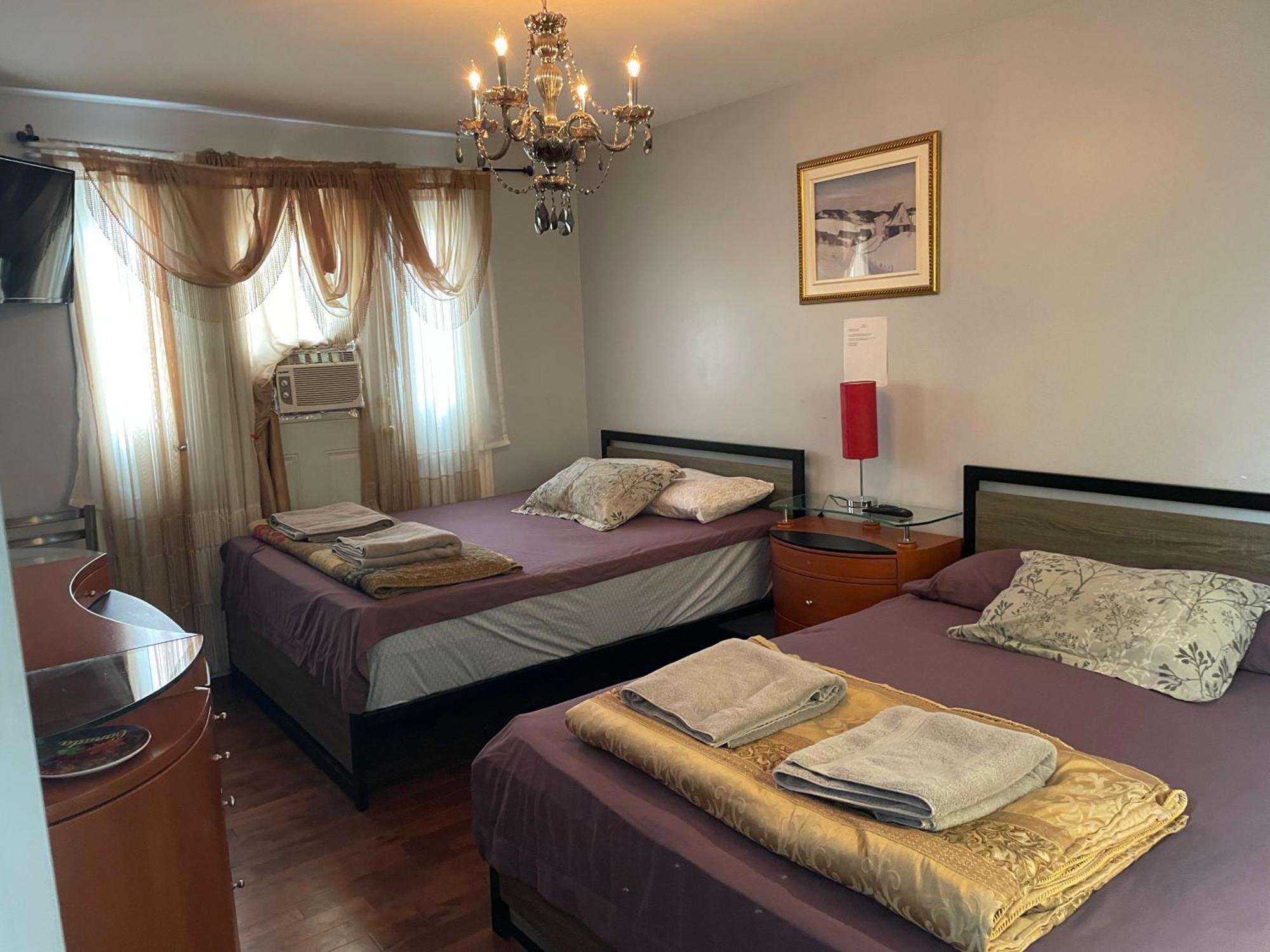 Self Service Small Breakfast, 2 Double Beds Private Room Монреал Екстериор снимка